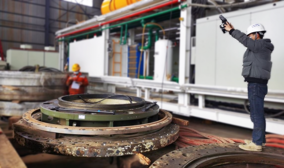 針對該大型工件，首先采用中觀PhotoShot 3D攝影測量系統(tǒng)進(jìn)行整體精度控制