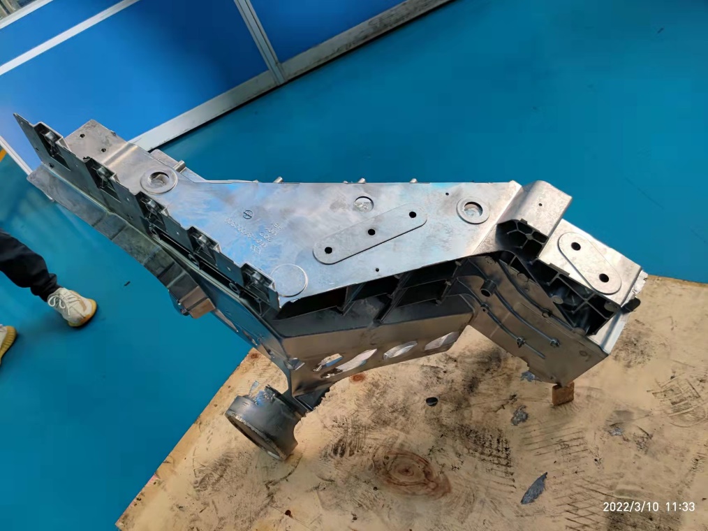 無(wú)需貼點(diǎn)或表面處理，剛加工完的“熱件”現(xiàn)場(chǎng)即刻掃描