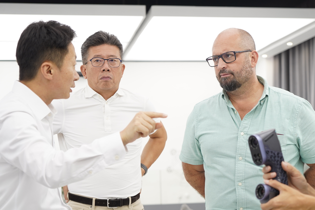 ONE HEXAGON _ ?？怂箍敌氯蜟EO首訪中觀